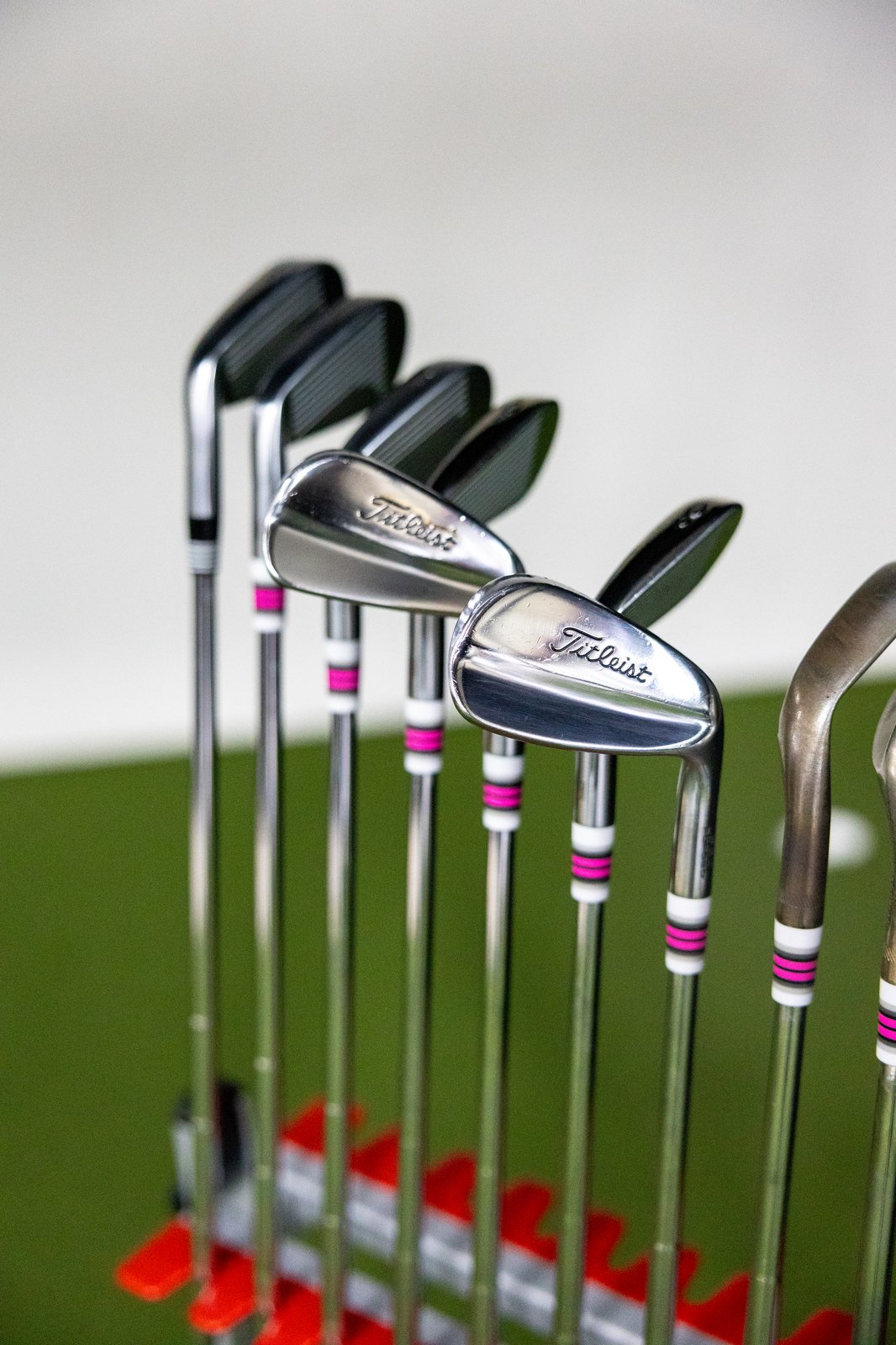 Mizuno Pro M-13 — studio detail